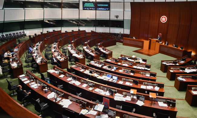传北京令年轻化逾70岁不留 香港多名议员宣布引退