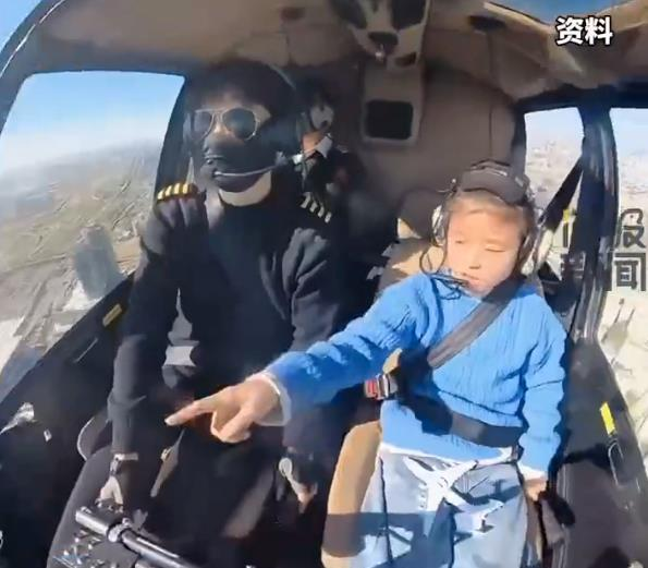 长假开飞机返乡 安徽夫妻1人1架 有人在空中赏塞车潮