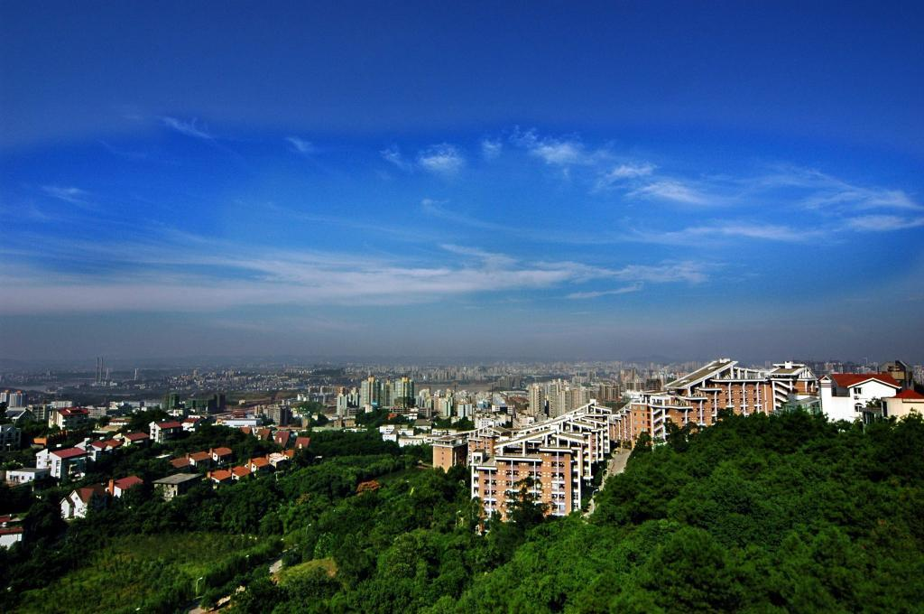 学生匿名吐槽「刻薄媚男」 法学院女老师（正规一元一分麻将群）教科书式犀利反击