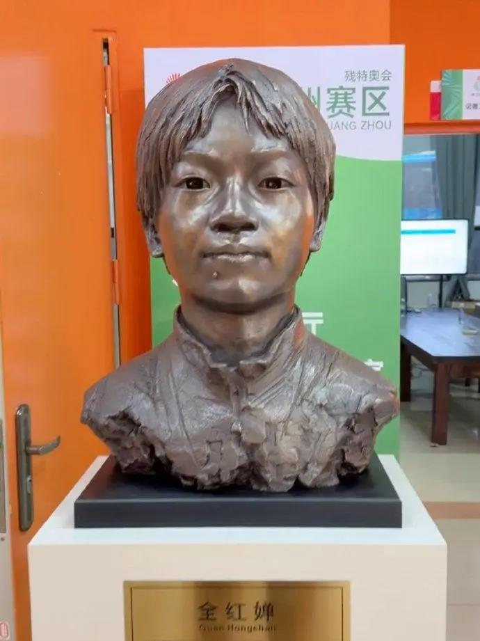 「娃还嫩着」…广州有学校为全红婵立铜像 网轰「触霉头」