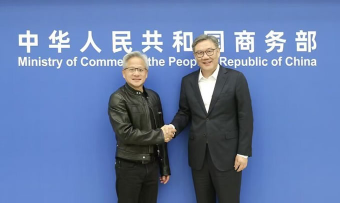 见中国商务部长 黄仁勋：愿与中国伙伴在AI深化合作