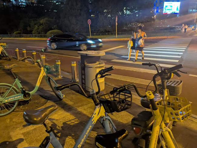 北京暴雨预警官方严阵以待 景（跑得快）区关闭、市民非必要不外出