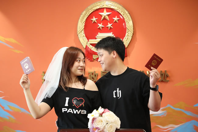 中国多举措鼓励结婚 上（跑得快）半年结婚对数回升