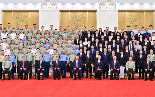 「阅兵震撼人心」习：讲好抗战故事 展负责任大国形象