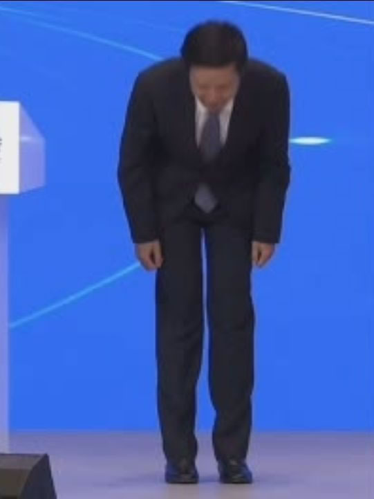 成都SU7燃爆后 雷军首公开演讲 吁抵制黑公关惹怒网友