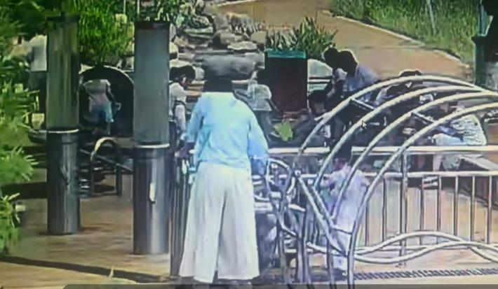 5岁女南京游乐园遭电击进ICU 园方允赔偿 却反悔称破产