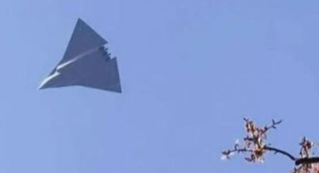 中国歼36战机「空速管」消失 分析：研发超预期
