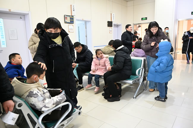 中国类流感病例阳性率近45% 12月上旬陆续进入高峰