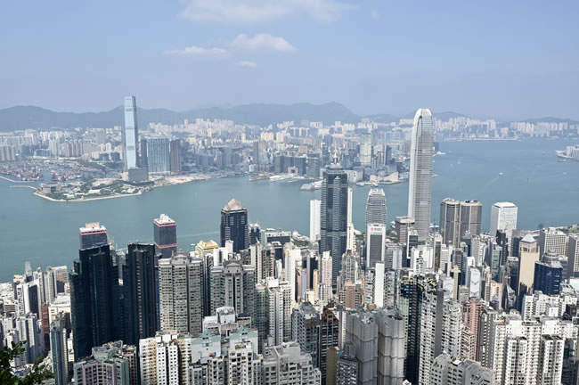 楼市去年经历20年最低潮 港府今年地价收入18亿美元增38%